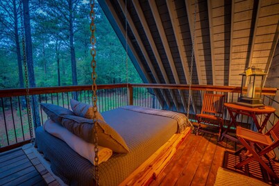 Nantucket Sams - Luxury Honeymoon Cabin w/ Hot tub & Outdoor Fireplace