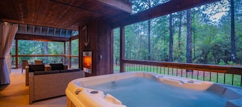 Nantucket Sams - Luxury Honeymoon Cabin w/ Hot tub & Outdoor Fireplace