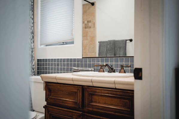 Shower - Your San Diego Studio - Free Parking, Pet-Friendly, Private Patio (San Diego)