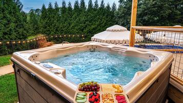 Outdoor spa tub