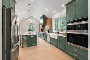 Coffee/tea maker, fridge, microwave, oven
