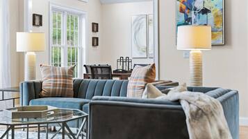 TV connectée, cheminée, jeux vidéo, baby-foot