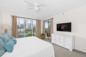 3 bedrooms, free WiFi, bed sheets - Beachfront Resort Free Beach set-up incl. Walk directly patio to pool & beach. (Panama City Beach)
