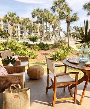 Outdoor dining - Beachfront Resort Free Beach set-up incl. Walk directly patio to pool & beach. (Panama City Beach)