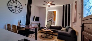 Flat-screen TV - Niki Apartments (Sitia)