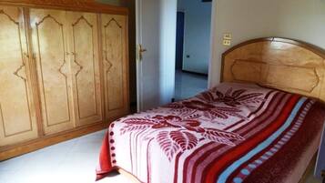 4 bedrooms, WiFi, bed sheets