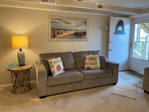 Smart TV - Charming Ocean Block Condo!! Mid town, Across from Convention Ctr NEW BATHROOM!! (Ocean City)