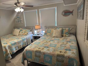 1 bedroom, iron/ironing board, free WiFi - Charming Ocean Block Condo!! Mid town, Across from Convention Ctr NEW BATHROOM!! (Ocean City)