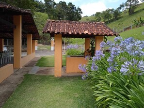 Property grounds - Antiga Fazenda de Café, Casa de 1917, Piscina de Agua Mineral (Socorro)