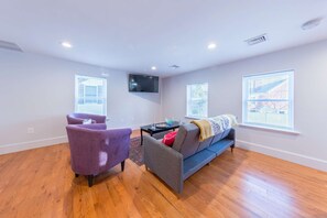 Exterior - Sweet Retreat (Marblehead)