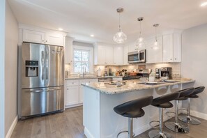 Apartemen (Harborsides Neighbor) | Dapur pribadi | Blender, tisu, dan dapur terbuka