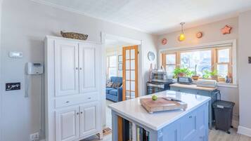 House (Riverside Retreat) | Private kitchen | Coffee/tea maker, fridge, microwave, dishwasher