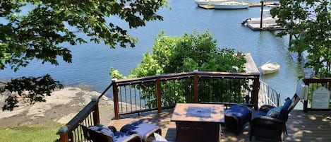 บ้านพัก (Riverside Retreat) | ระเบียง
