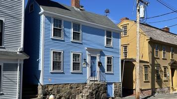 House (Brackett Cottage) | Exterior