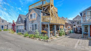 Casa (Bell Buoy) | Exterior