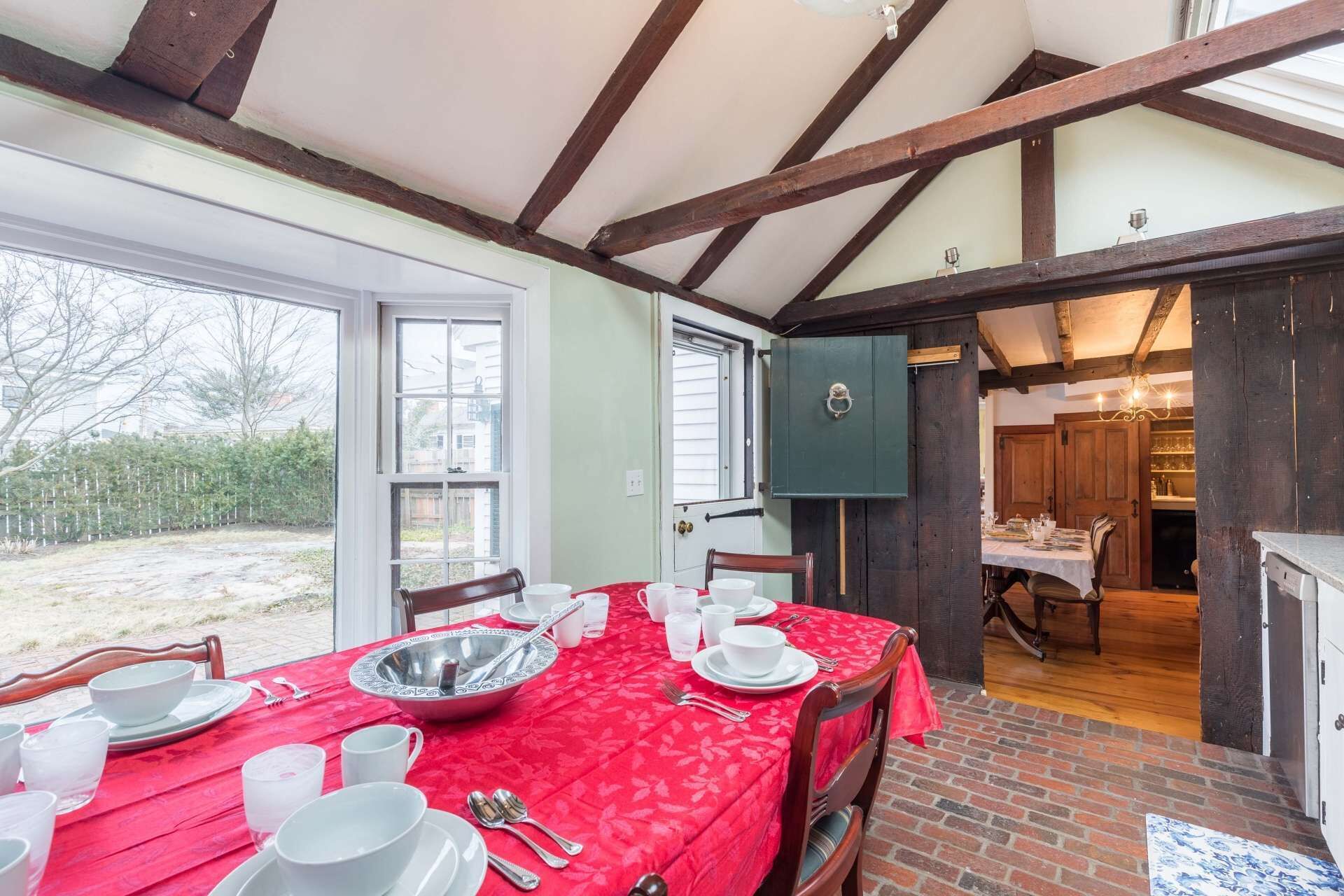 House (Rockmere Inn) | Exterior