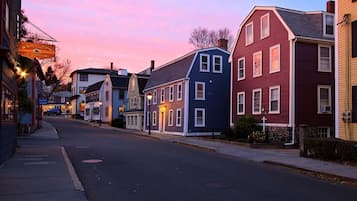 House (Rockmere Inn) | Exterior