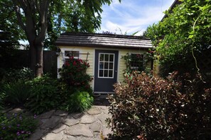 House (Blue Water: The Cottage) | Exterior - Blue Water: The Cottage (Newburyport)