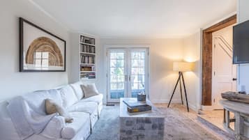 Ház (Blue Water: The Cottage) | Külső rész