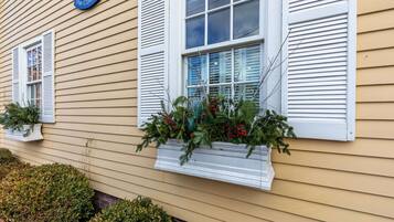 House (Blue Water: The Cottage) | Exterior