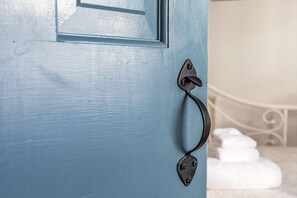 Bathroom - Kings Rook (Marblehead)