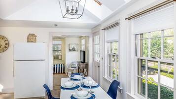 Condo | Dapur peribadi | Peti sejuk, ketuhar gelombang mikro, mesin basuh pinggan mangkuk