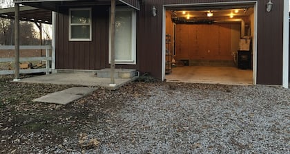 House rental near Rend Lake Jefferson county.