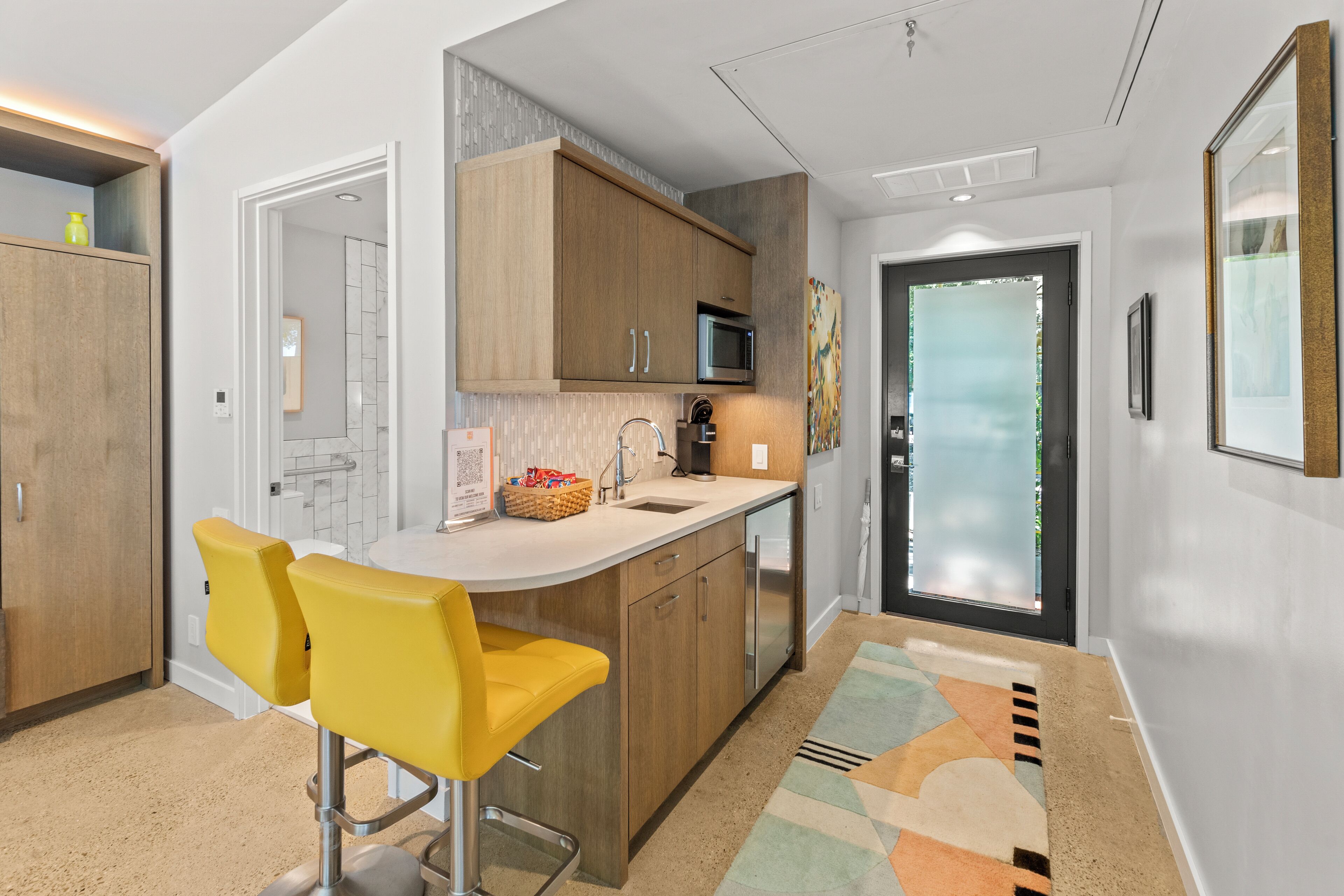 Fridge, microwave, coffee/tea maker, cookware/dishes/utensils