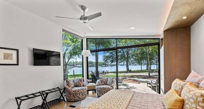 Lakeside Cottage w/ modern amenities, stunning lake views, pickleball court