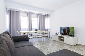 TV - VALENCIA 2 Apartment (Salou)