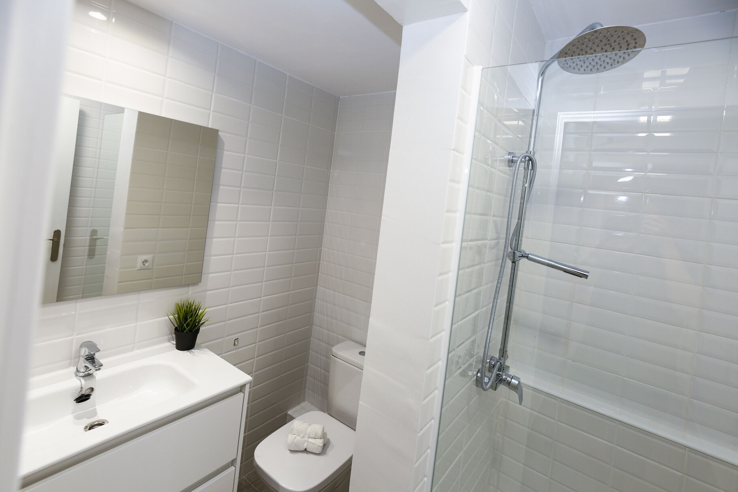 Een douche, handdoeken