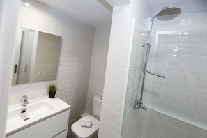 Shower, towels