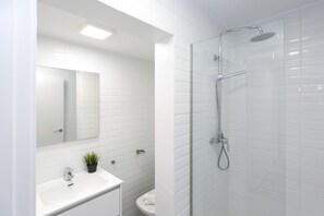 Shower, towels