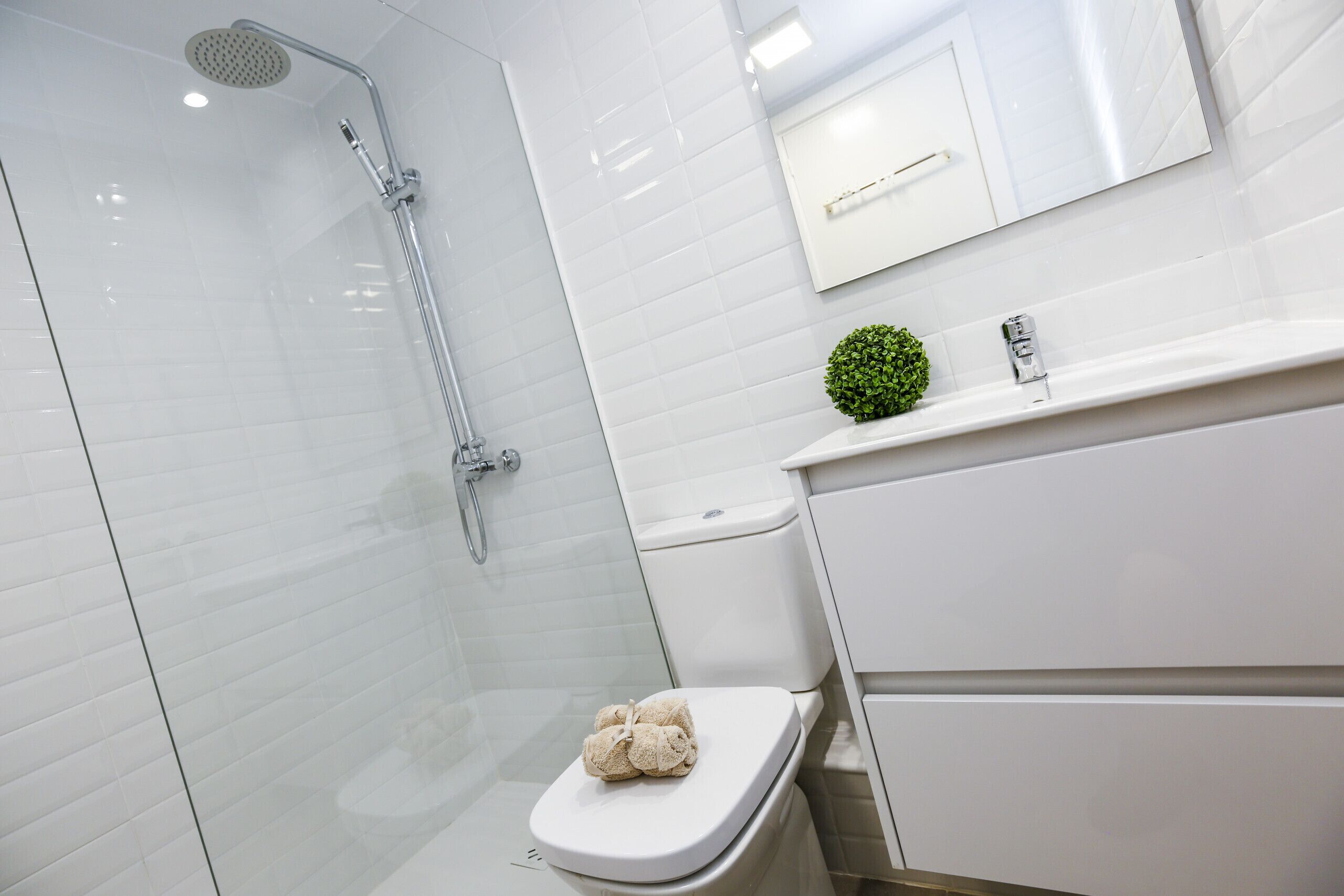 Douche, serviettes fournies