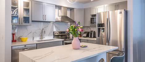 Romantic Apartment | Private kitchen | Oven, dishwasher, toaster, coffee grinder