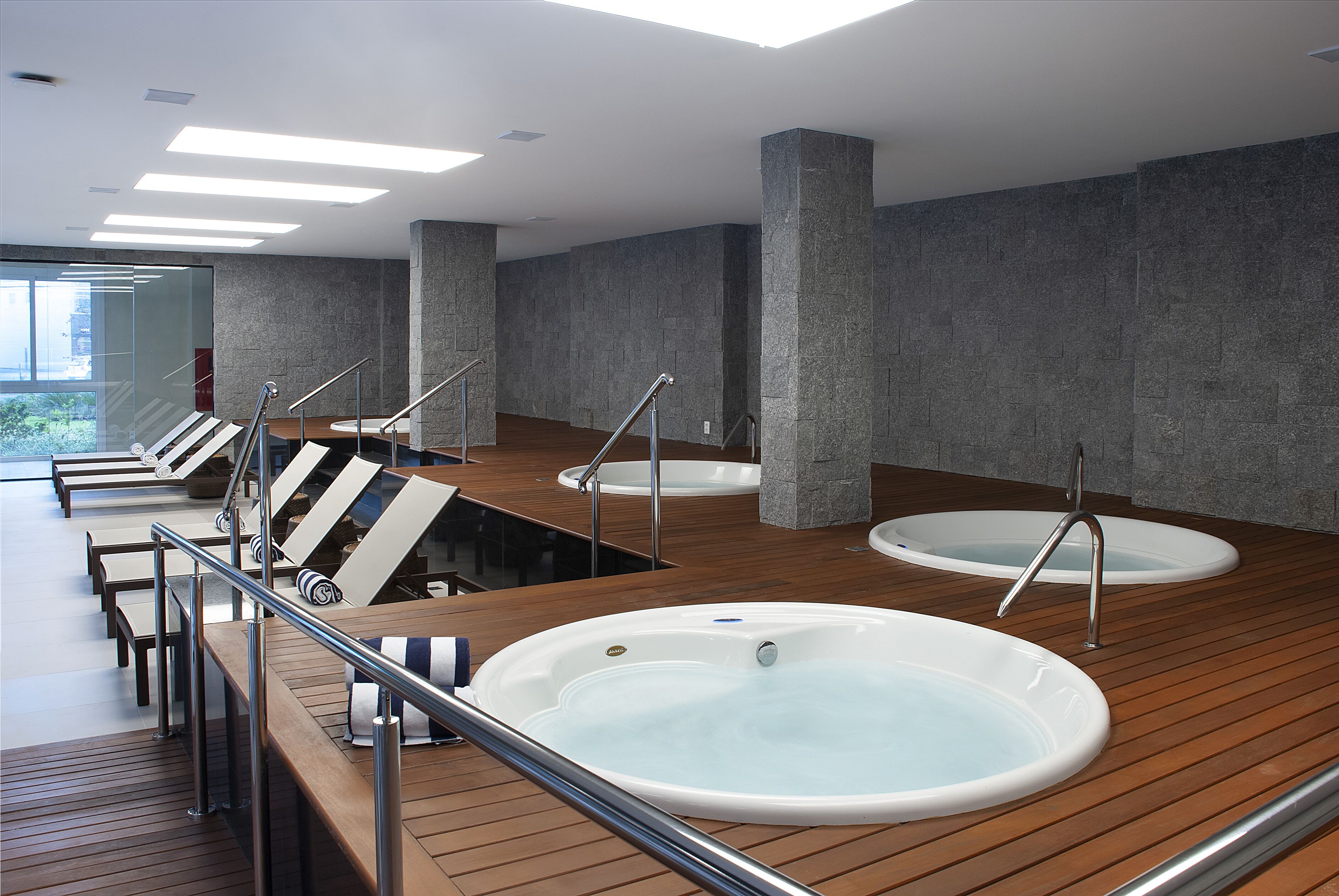 indoor spa tub