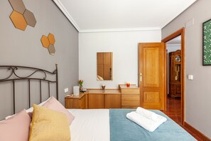2 bedrooms, iron/ironing board