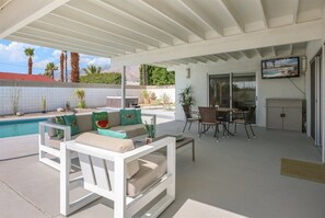 House | Balcony - Bellamy (Palm Springs)