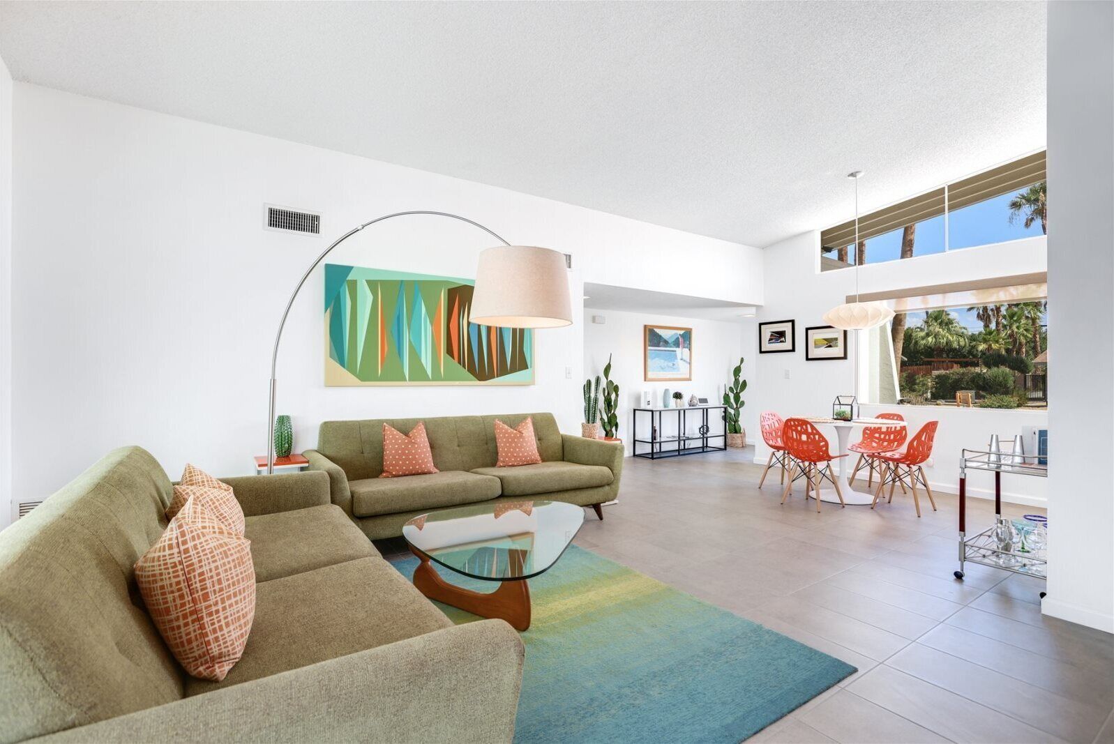 獨棟房屋 | 客廳 | 平面電視、壁爐