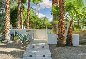 House | Property grounds - Rose (Palm Springs)
