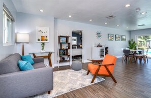 House | Living room | TV - San Antonio (Palm Springs)