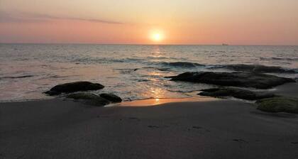 Comfortable closed unit house, swimming pool, 100 meters from the Sea, Bello Horizonte beach