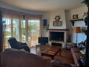 TV, fireplace - Santet CostaBravaSi - Pool, BBQ, garden, wifi (Calonge)