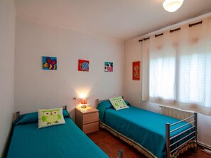 4 habitaciones, tabla de planchar con plancha y acceso a internet 