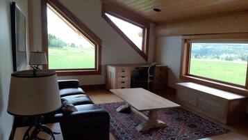 Een smart-tv en een open haard