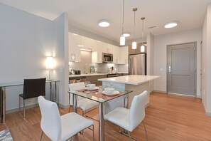 Luxury Apartment, 1 Bedroom | In-room dining - Global Luxury Suites Downtown Providence (Providence)