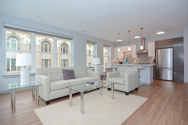 Luxury Apartment, 2 Bedrooms | Living room