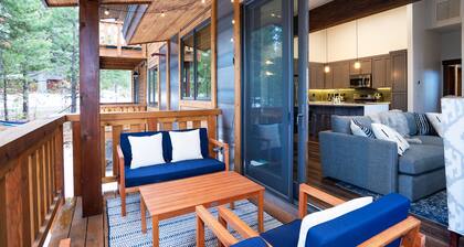 Stylish Luxury Townhouse - Walk to Downtown, A/C!