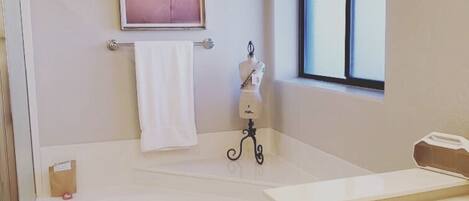 Asciugamani, sapone, carta igienica