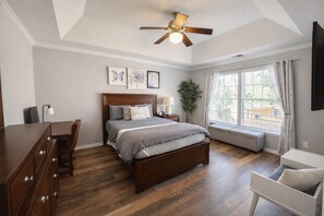 3 bedrooms, desk, iron/ironing board, travel cot - Few Mins to Ballantyne-Pet Friendly-1 Level Home-Private Plunge Pool in Backyard (Pineville)